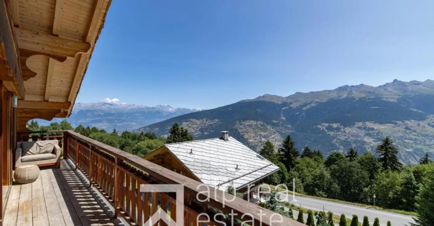 Magnificent chalet with wellness area - Photo 2 of 12