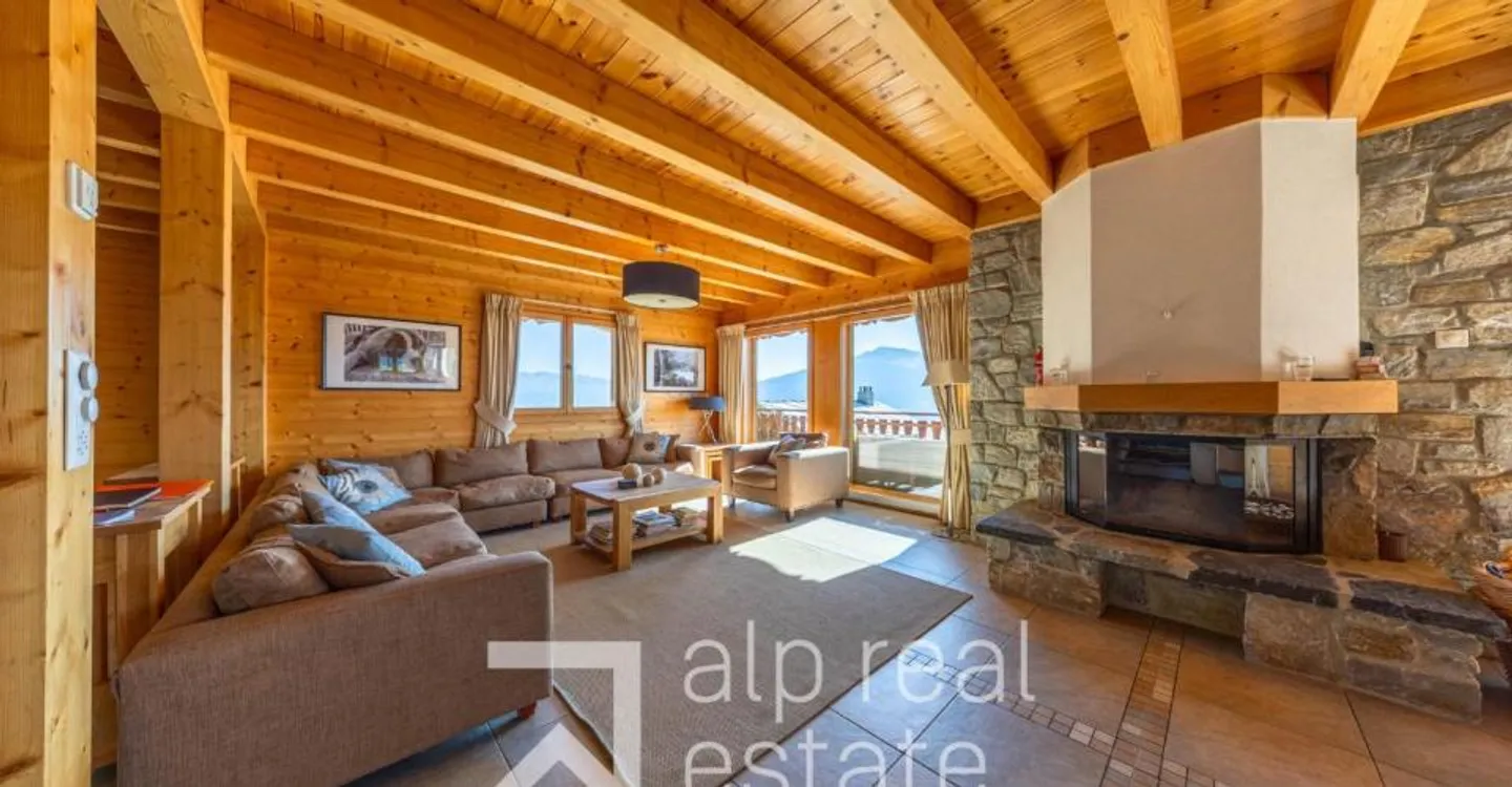 Magnificent chalet with wellness area - Photo 3 of 12