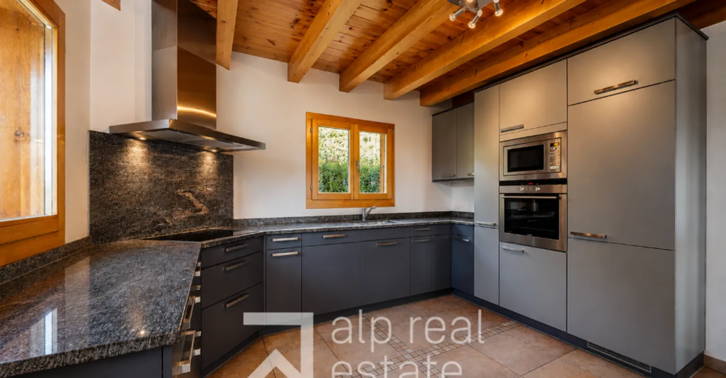 Magnificent chalet with wellness area - Photo 7 of 12