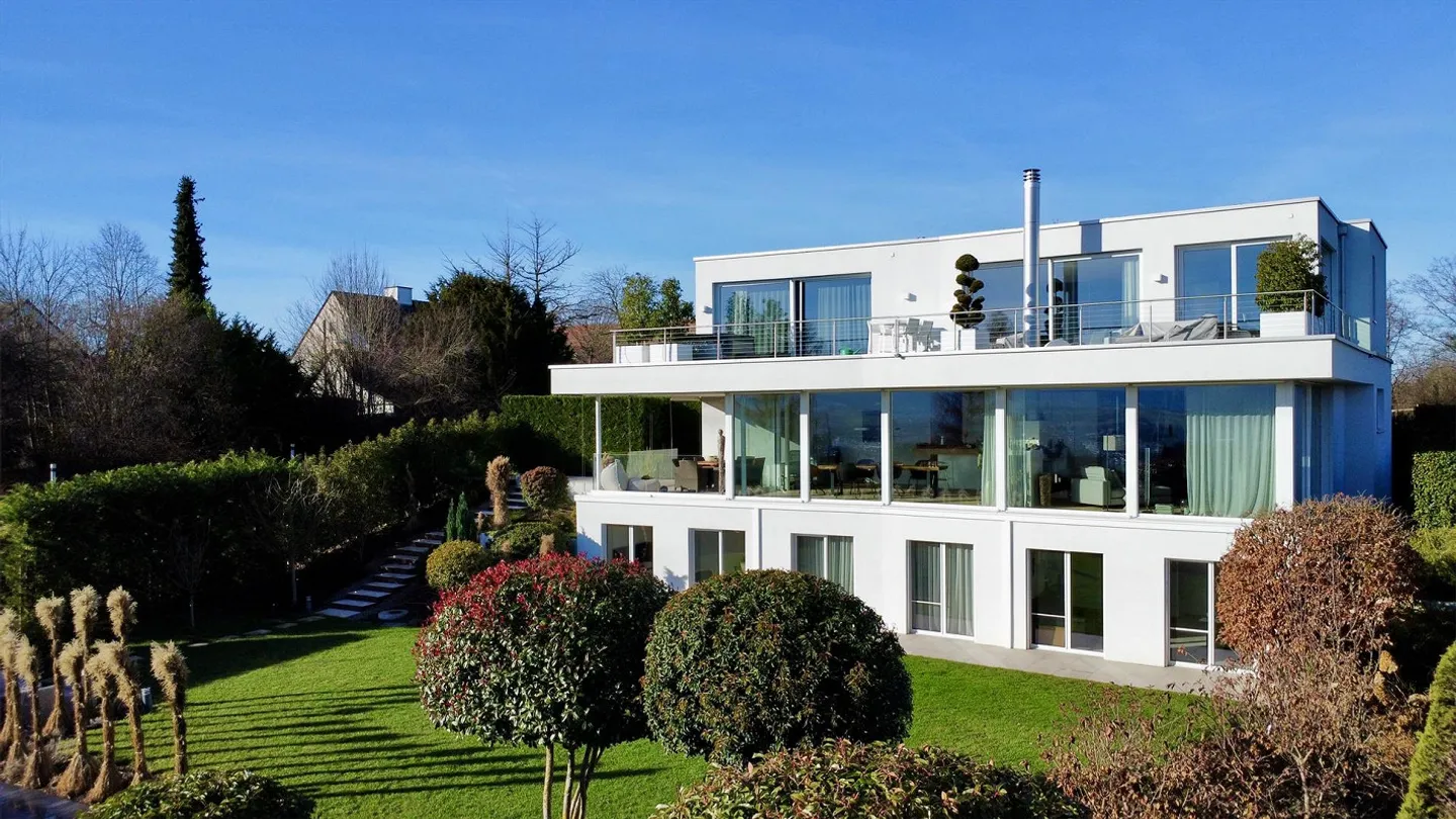 Modern Panorama Villa with 10.5 rooms on 1078 sqm plot with pool - Photo 1 of 14