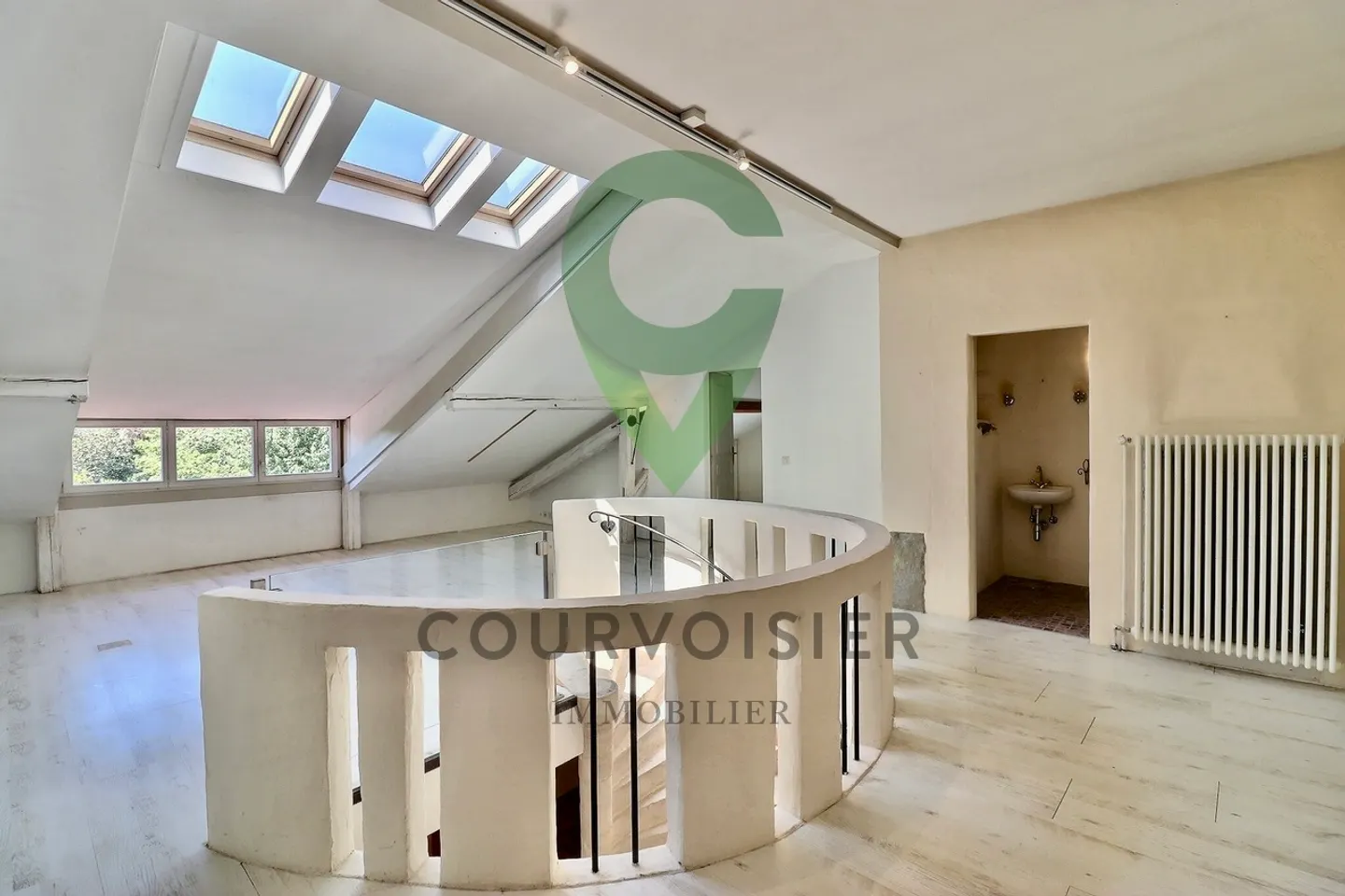 Casa di carattere con 2 appartamenti e grande potenziale di sviluppo - Foto 9 di 15