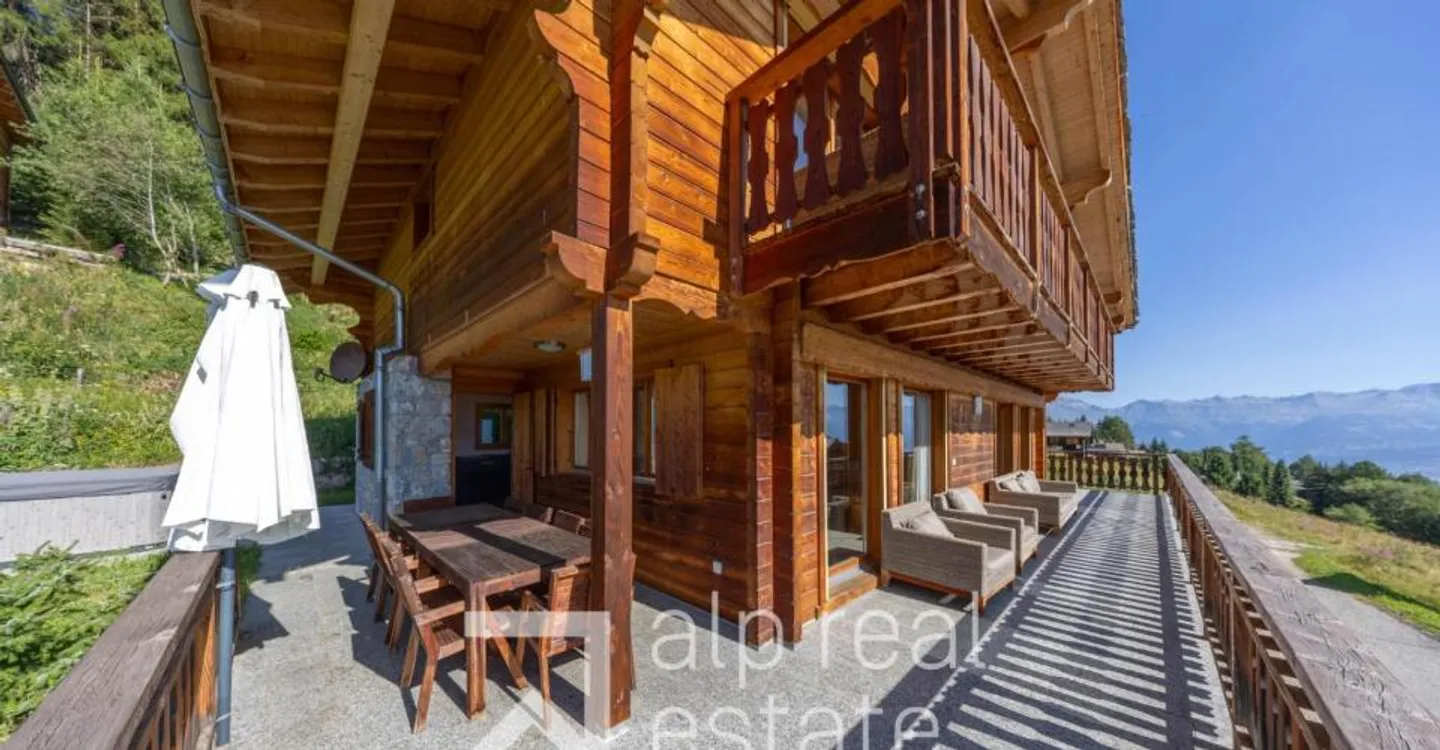 Magnificent chalet with wellness area - Photo 9 of 12