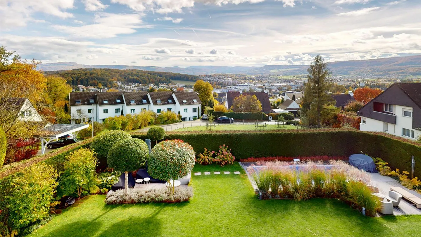 Modern Panorama Villa with 10.5 rooms on 1078 sqm plot with pool - Photo 2 of 14