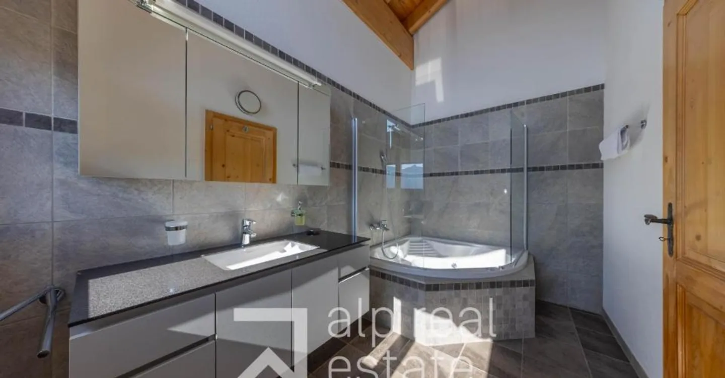 Magnificent chalet with wellness area - Photo 12 of 12