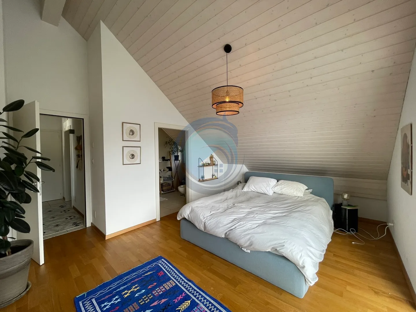 MAGNIFICENT 4.5-ROOM APARTMENT WITH LAKE VIEW - Photo 5 of 13