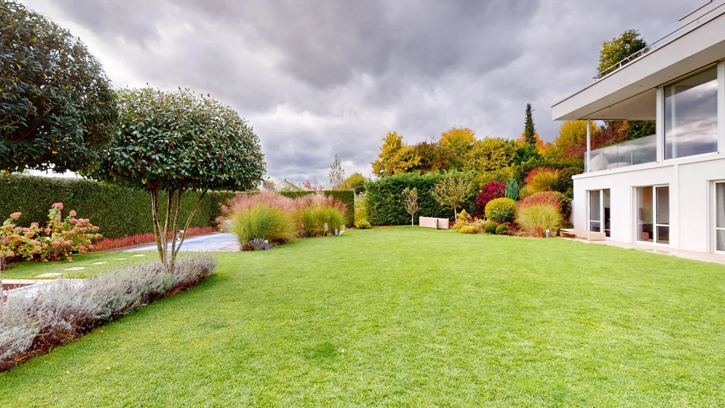 Modern Panorama Villa with 10.5 rooms on 1078 sqm plot with pool - Photo 13 of 14