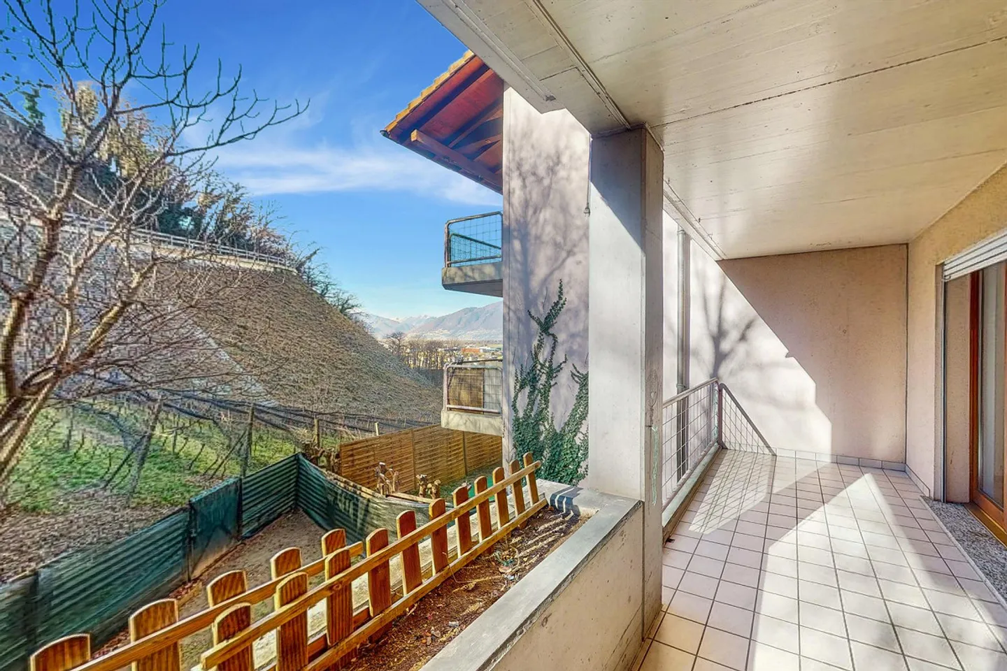 Résidence pleine de caractère avec grande terrasse et excellente offre - Photo 2 sur 8