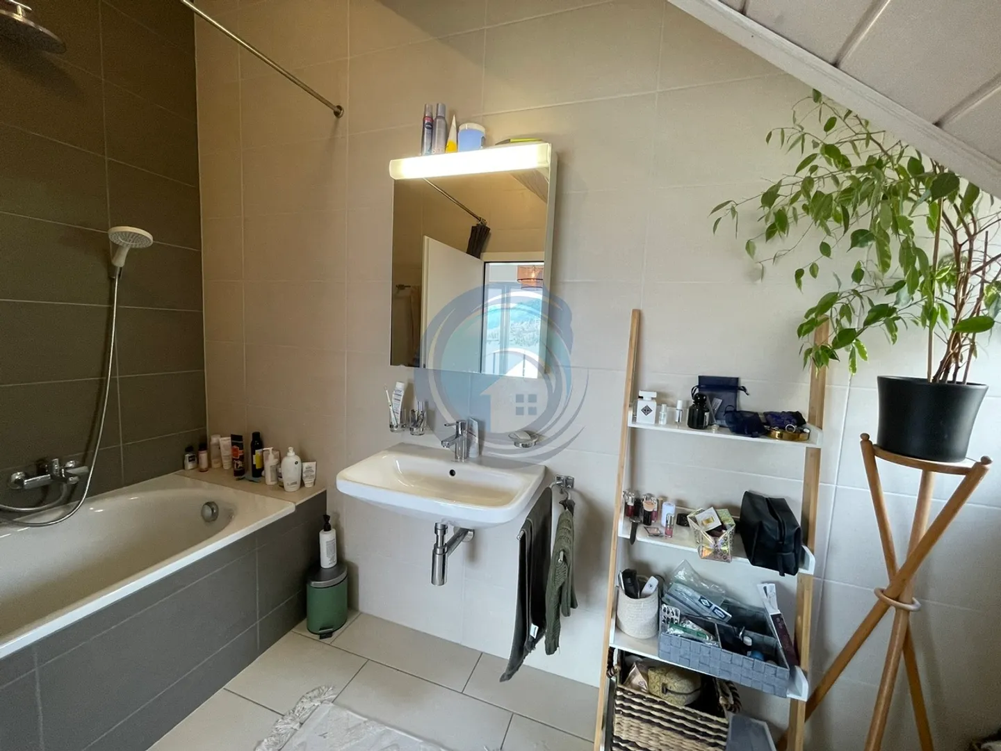 MAGNIFICENT 4.5-ROOM APARTMENT WITH LAKE VIEW - Photo 8 of 13