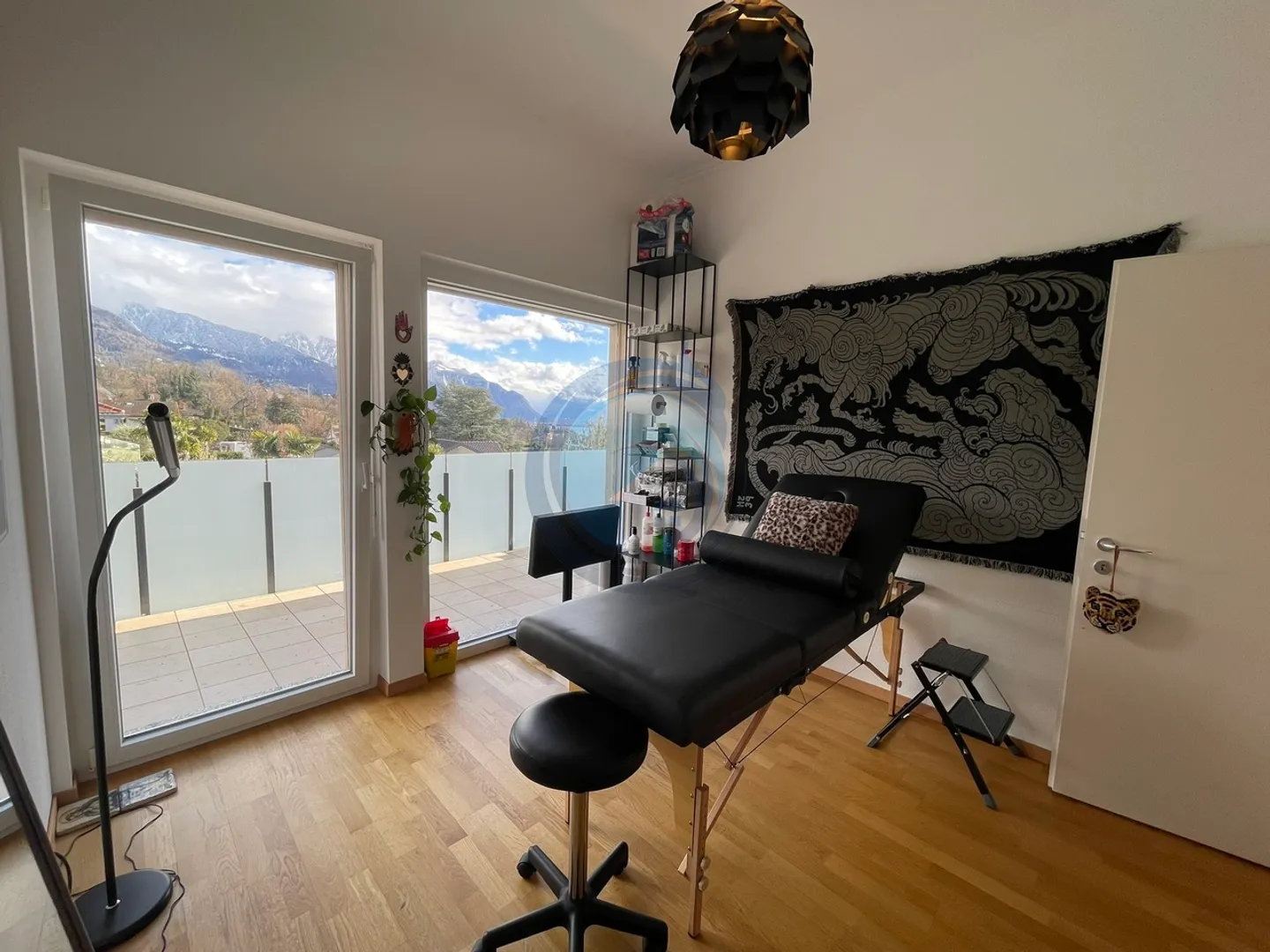 MAGNIFICENT 4.5-ROOM APARTMENT WITH LAKE VIEW - Photo 9 of 13