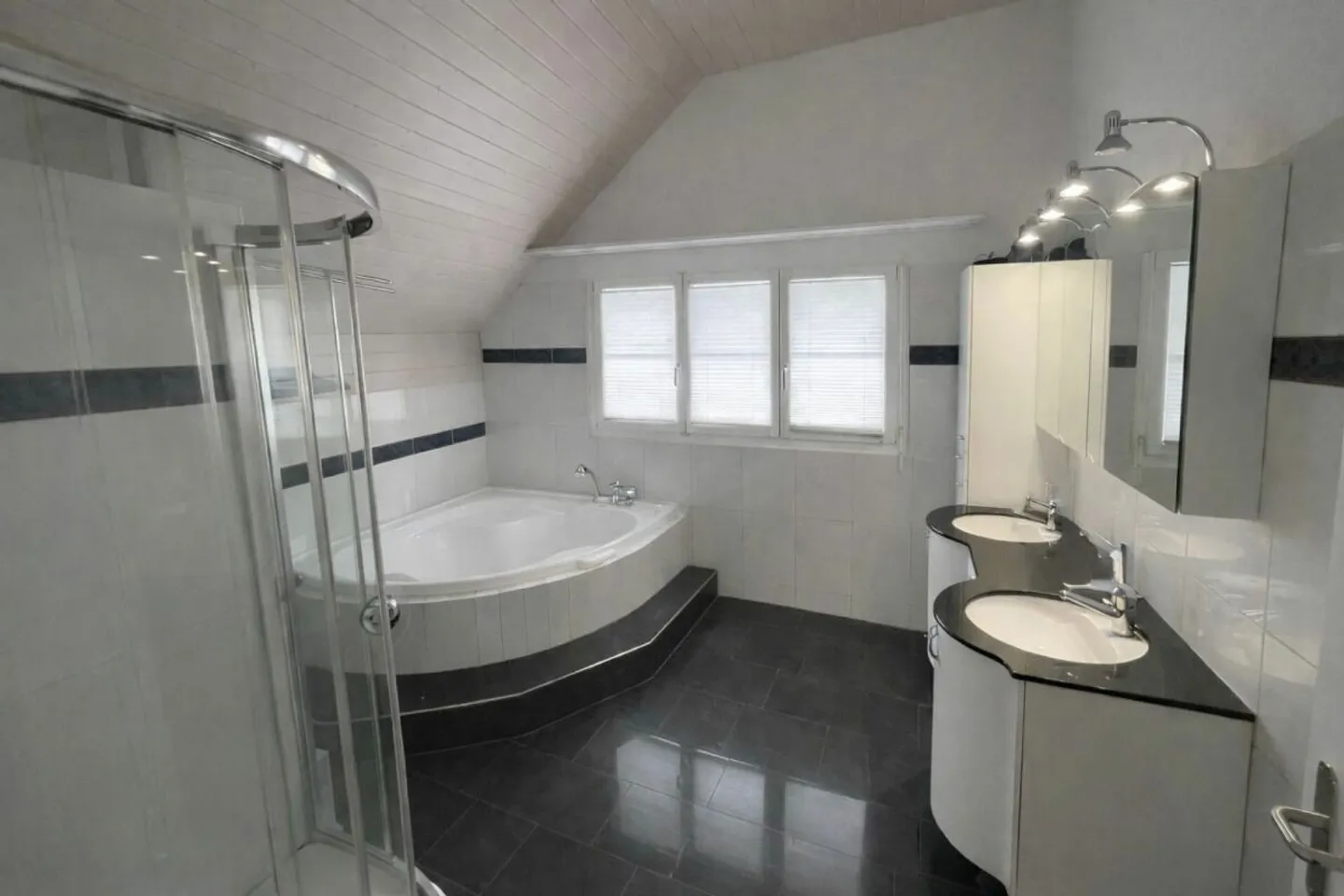 Single house for rent - Photo 4 of 7