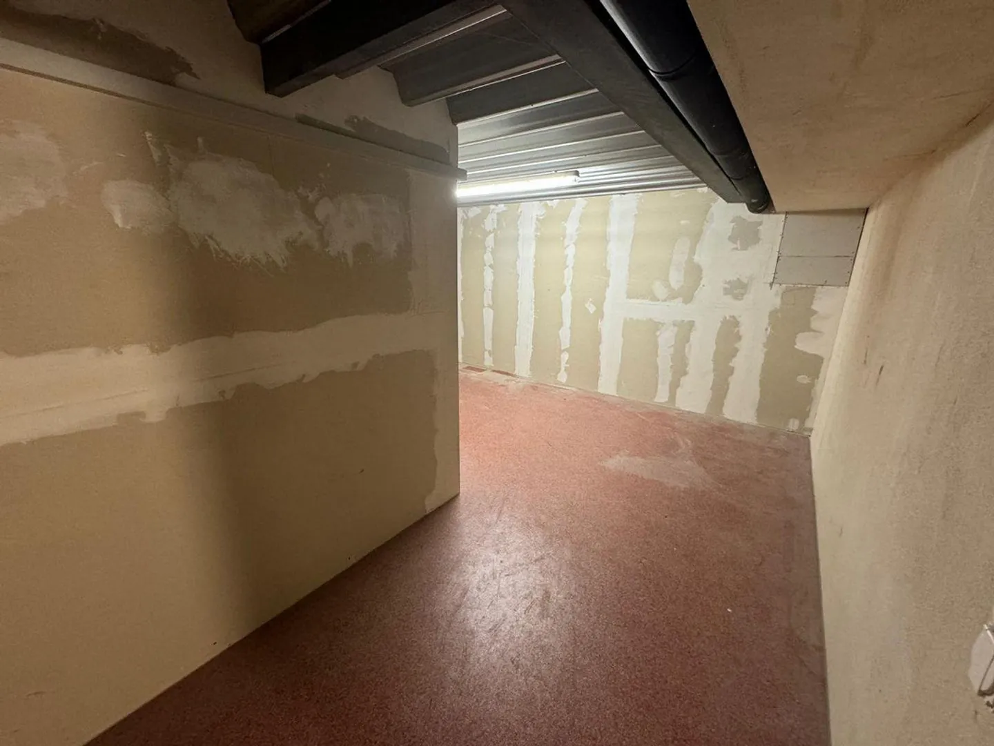 Petite surface de stockage à Lausen - Photo 2 sur 11