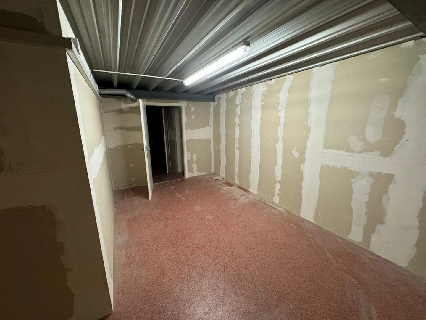 Petite surface de stockage à Lausen - Photo 3 sur 11