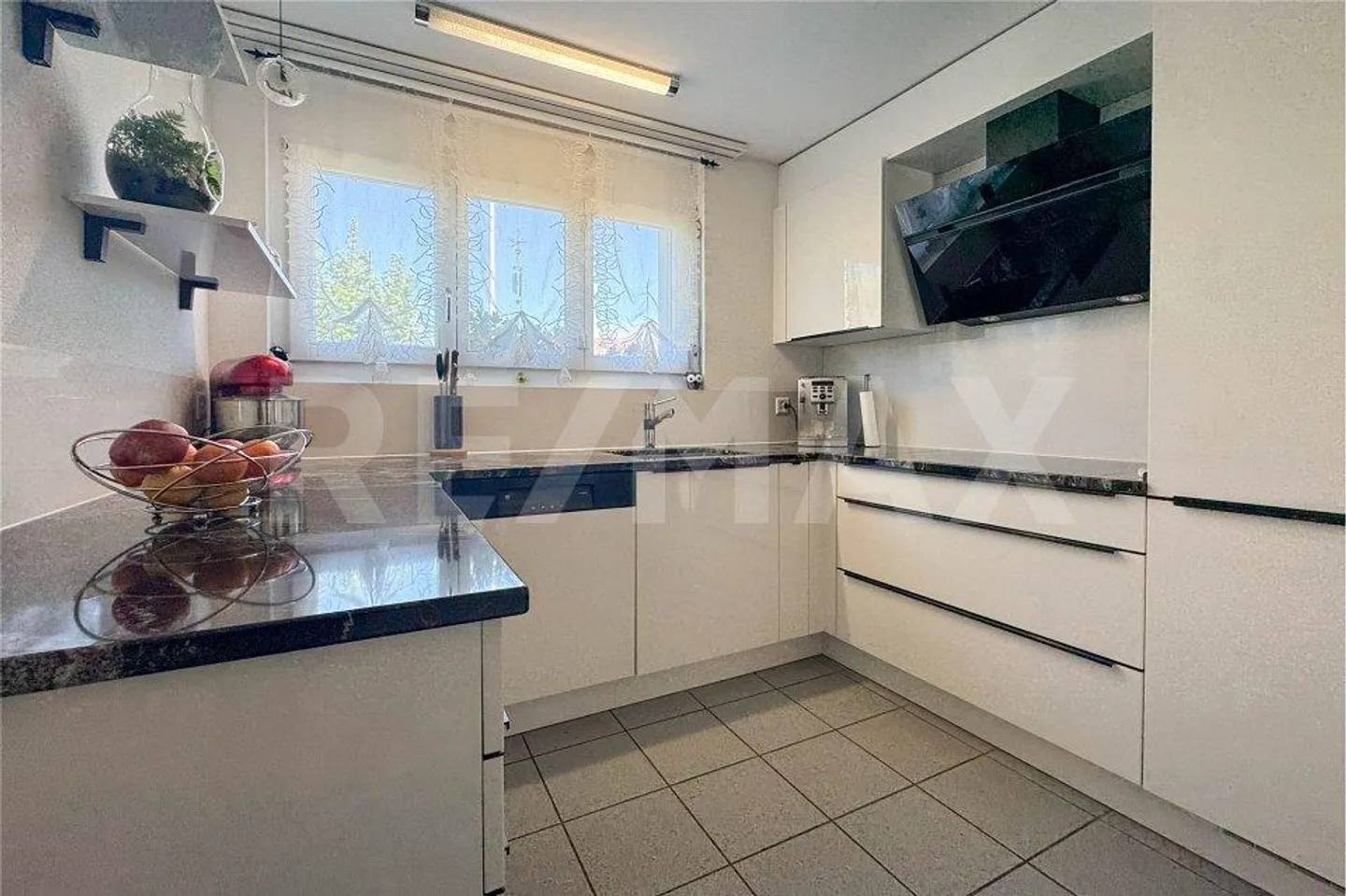 Attraktives 4.5-Zimmer-Reihen-Eckhaus in familienfreundlichem Quartier - Foto 4 von 7