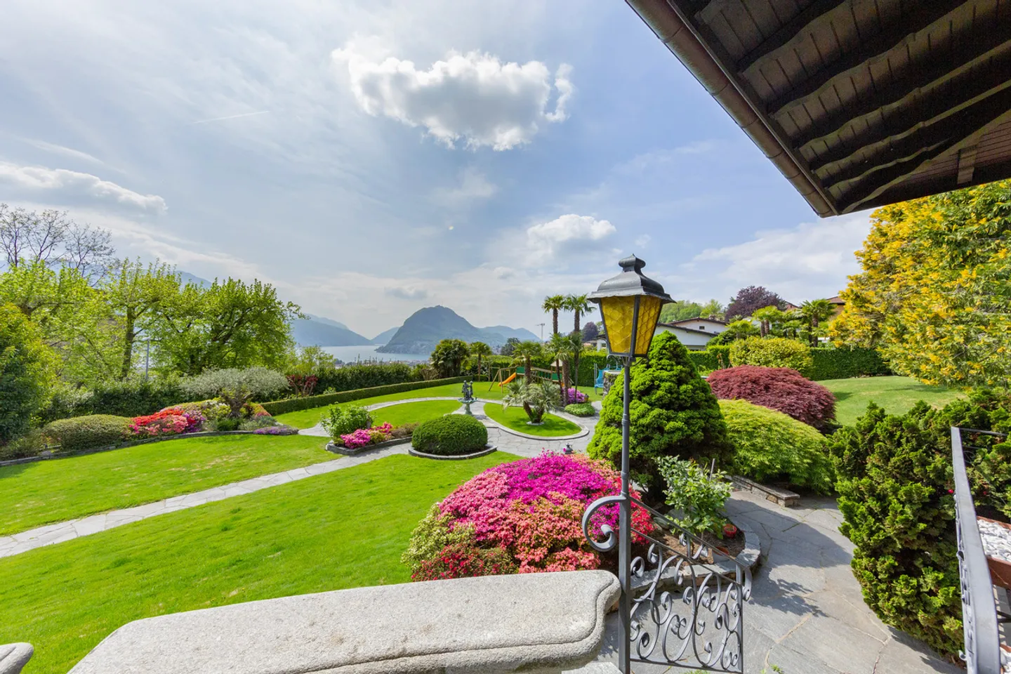 Elegante Villa mit Seeblick - Foto 2 von 12