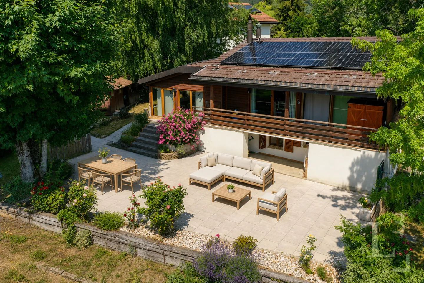 Casa indipendente con ampia terrazza e vista sul lago - Foto 1 di 16
