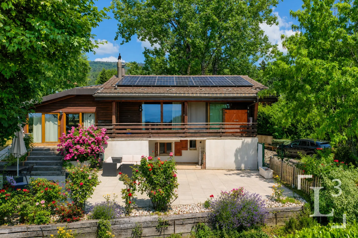 Casa indipendente con ampia terrazza e vista sul lago - Foto 3 di 16