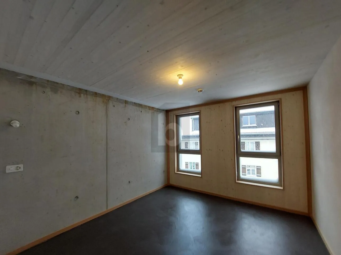 MAISON ALPINE MODERNE AU COEUR DE LA NATURE - Photo 3 sur 6