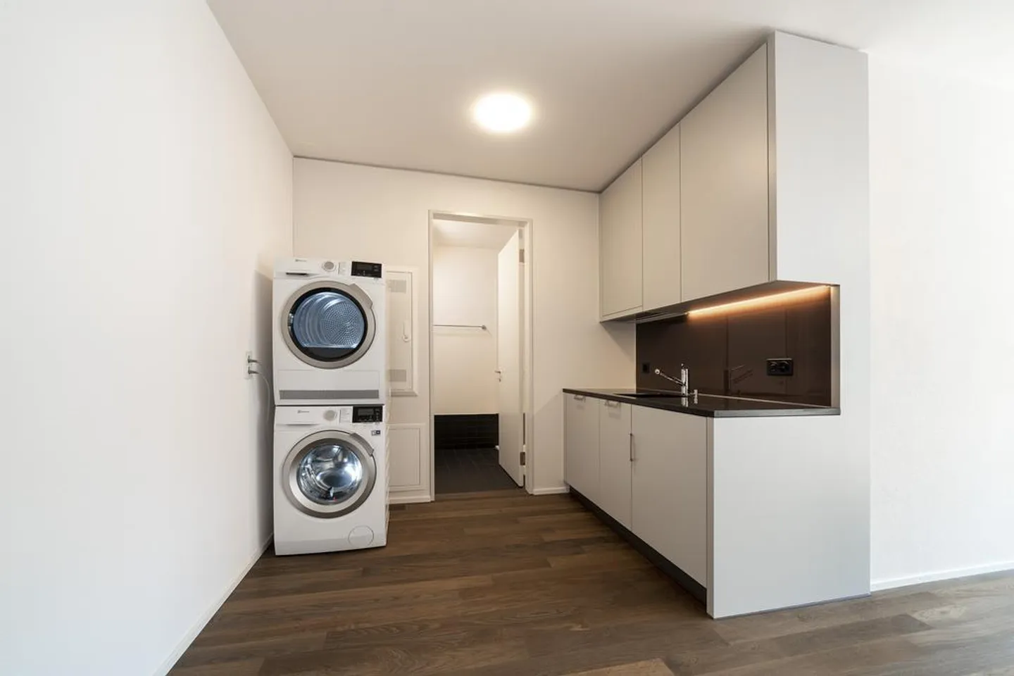 Petite, élégante appartement dans un emplacement recherché - Photo 2 sur 7