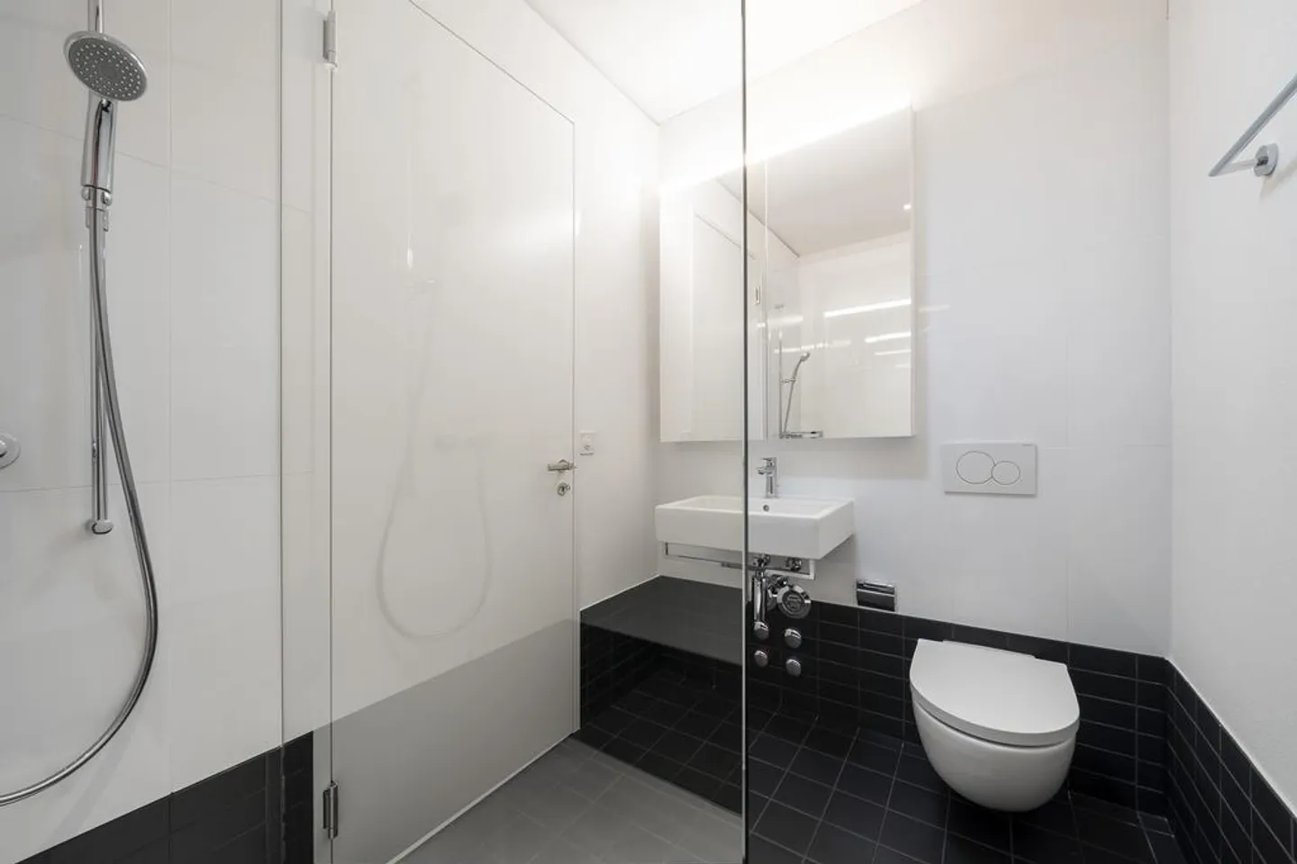 Petite, élégante appartement dans un emplacement recherché - Photo 4 sur 7