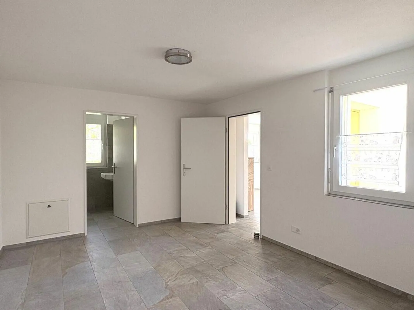 Vivre avec une vue : Maison individuelle spacieuse avec appartement - Photo 3 sur 17