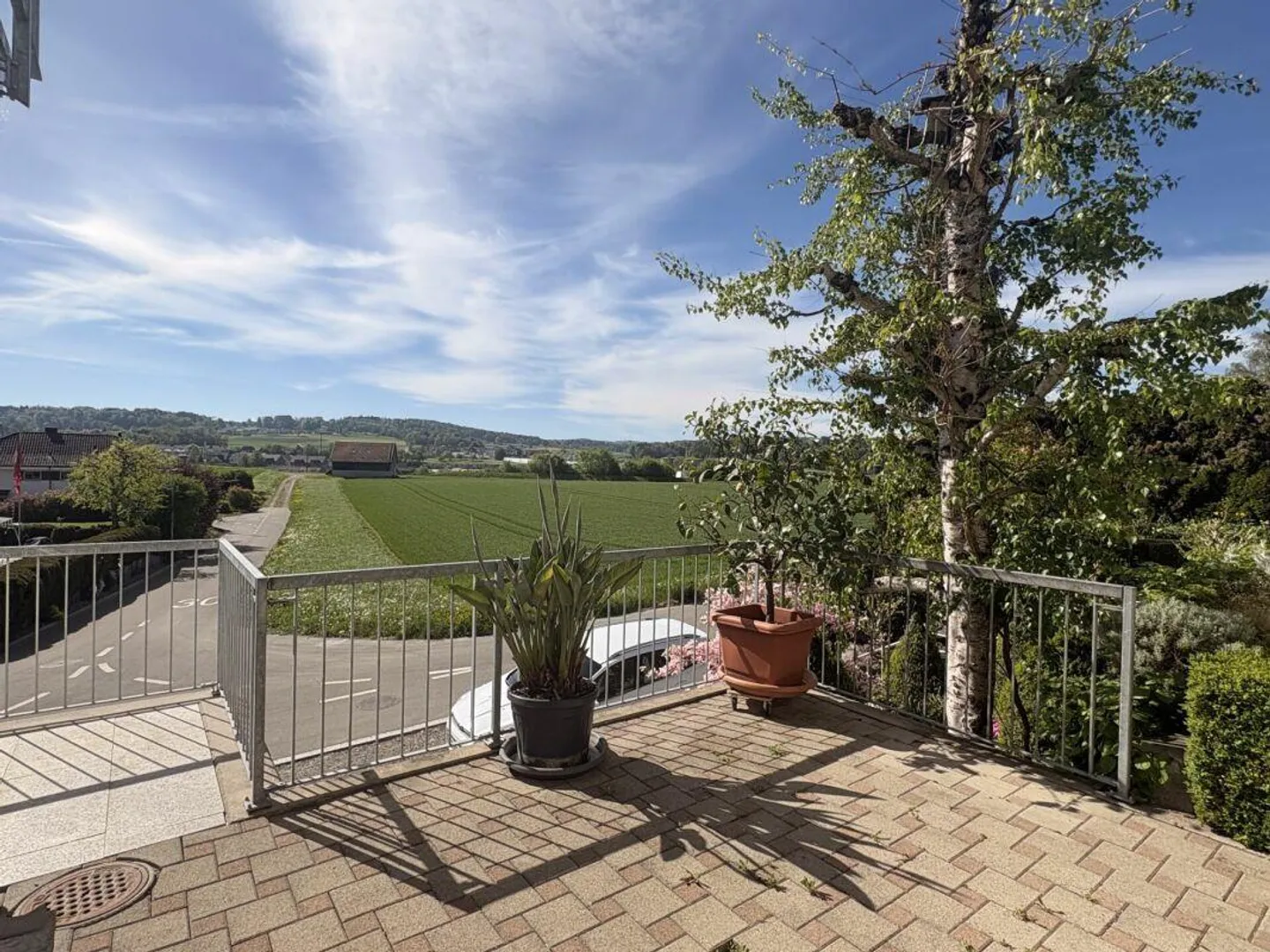Vivre avec une vue : Maison individuelle spacieuse avec appartement - Photo 8 sur 17