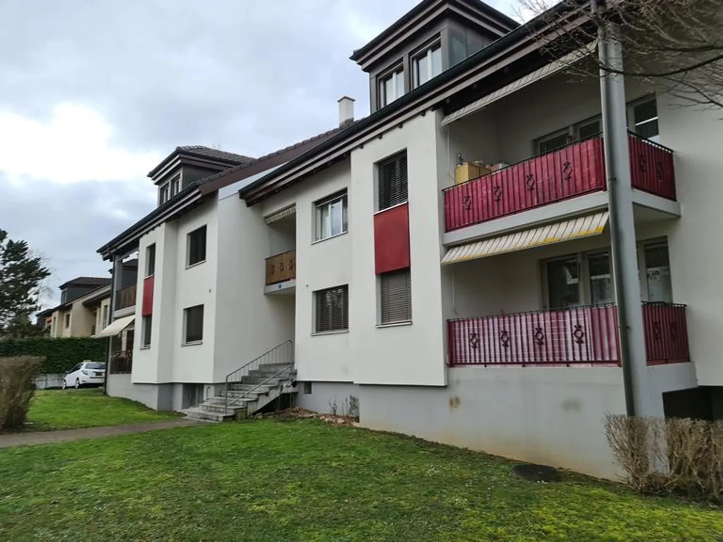 Dachwohnung mit grossem Balkon Nähe Gartenschwimmbad - Foto 1 von 13