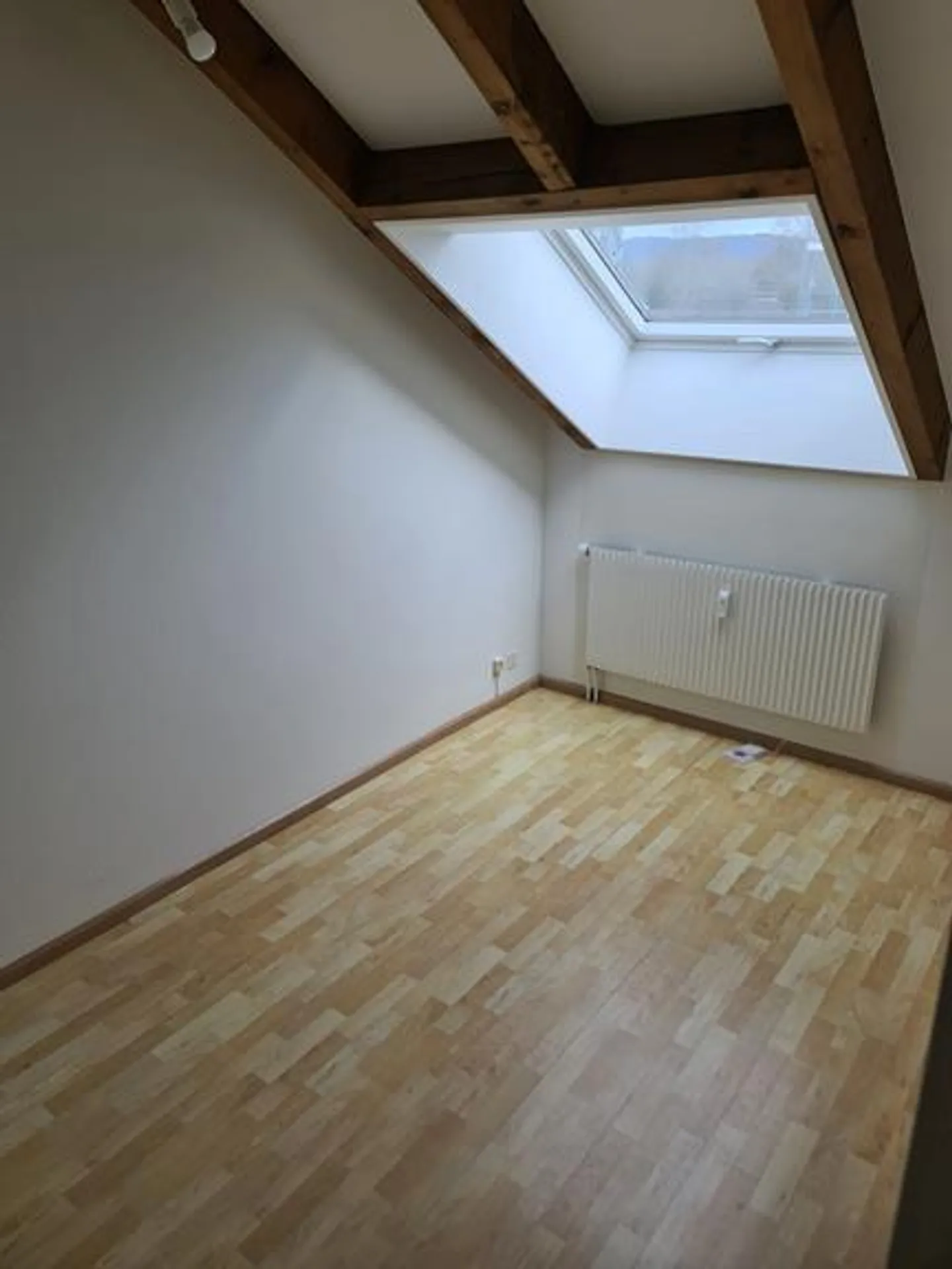 Dachwohnung mit grossem Balkon Nähe Gartenschwimmbad - Foto 4 von 13