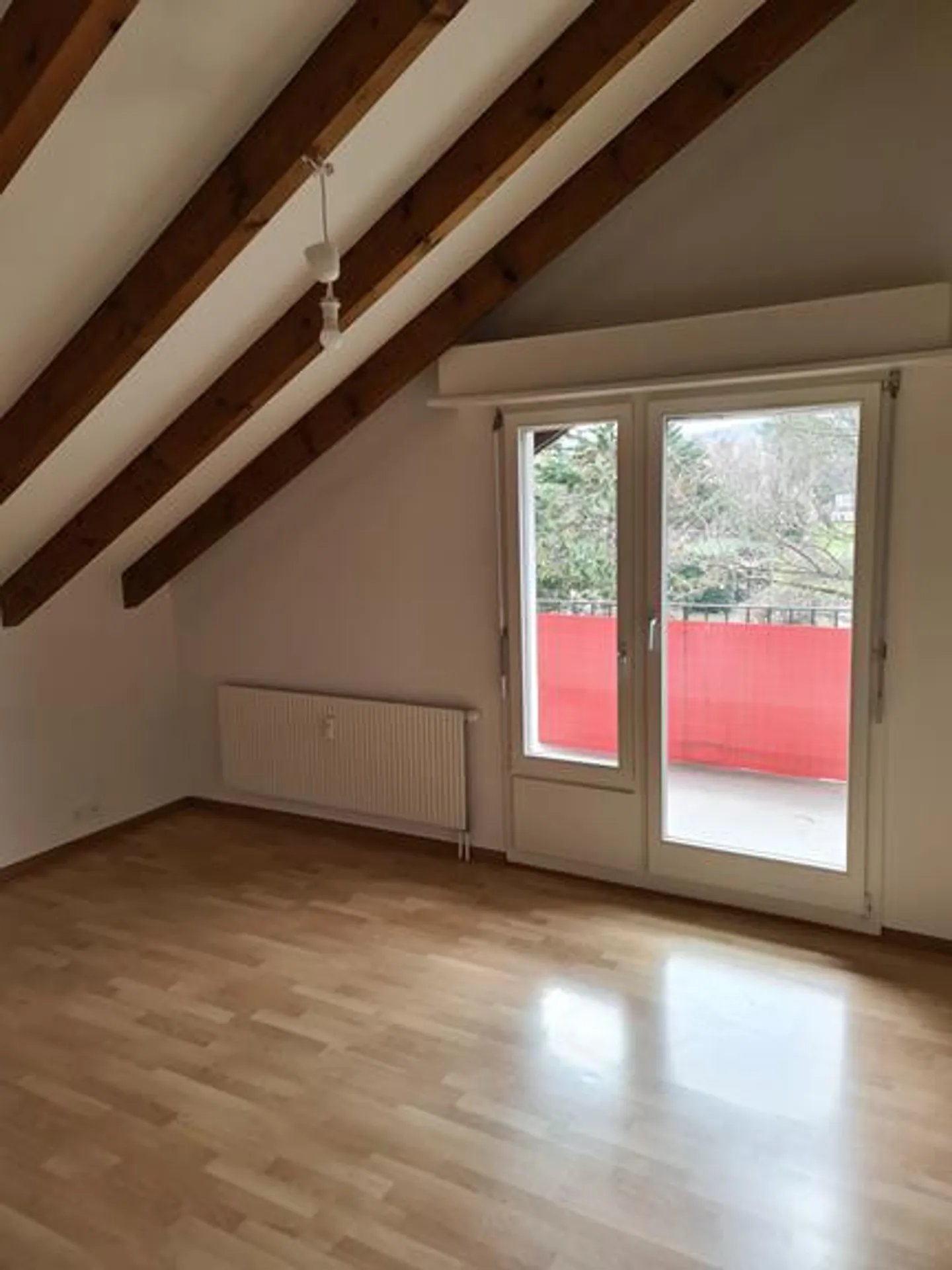 Dachwohnung mit grossem Balkon Nähe Gartenschwimmbad - Foto 6 von 13