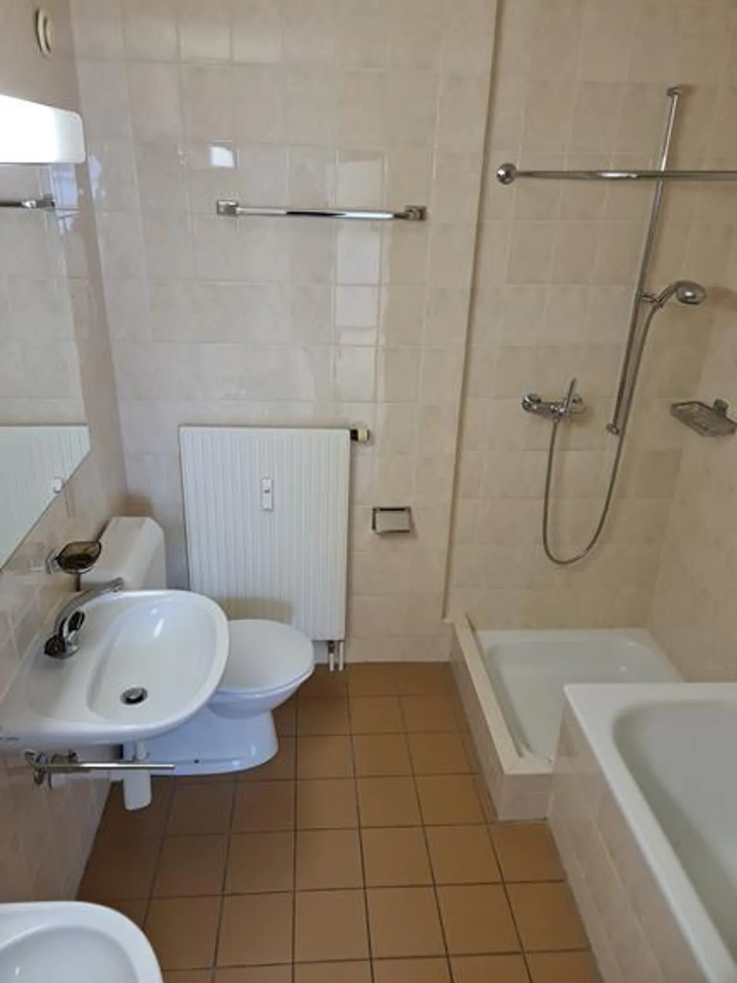 Dachwohnung mit grossem Balkon Nähe Gartenschwimmbad - Foto 7 von 13