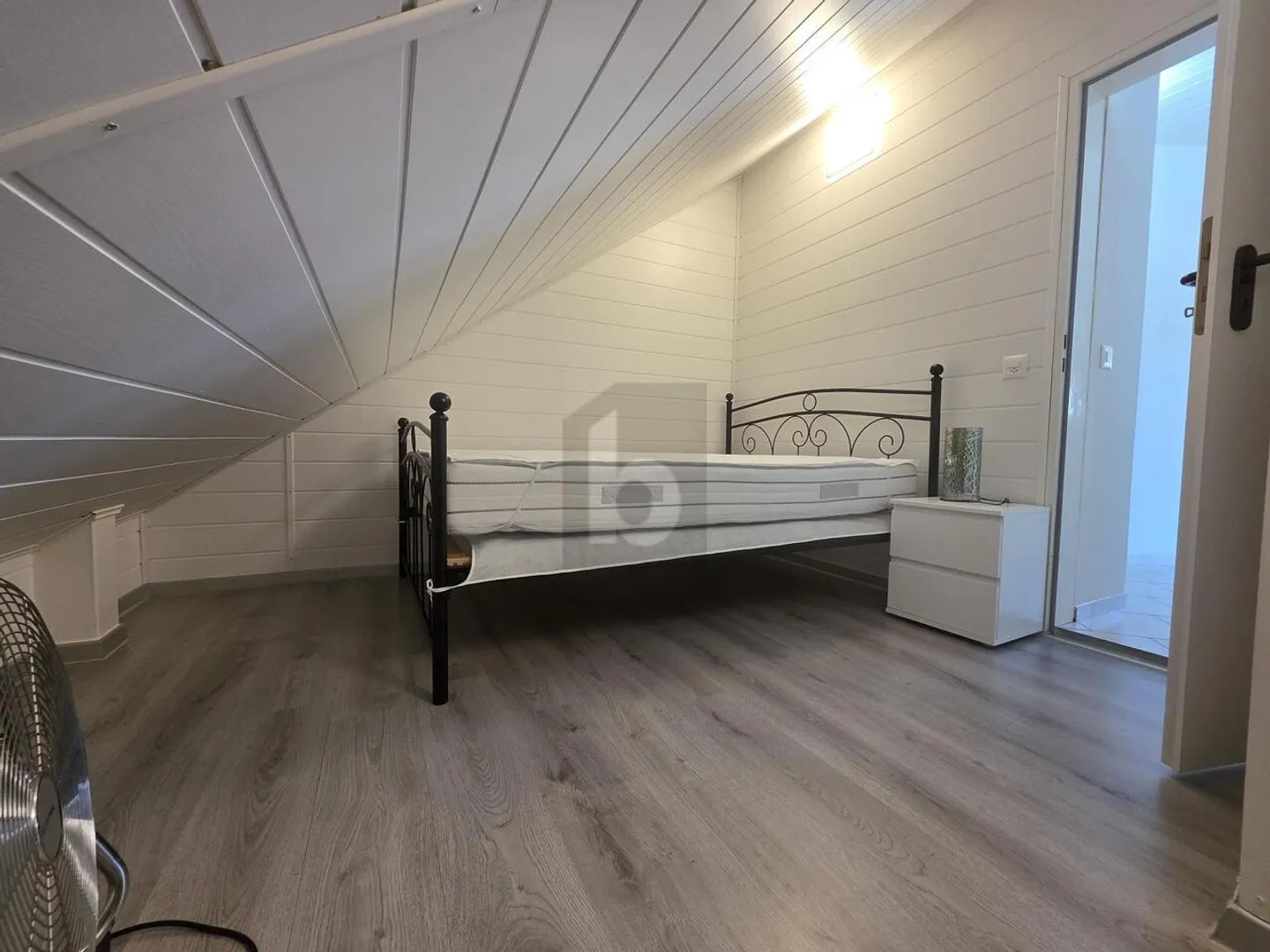 SMALL BUT FINE - Photo 4 of 6