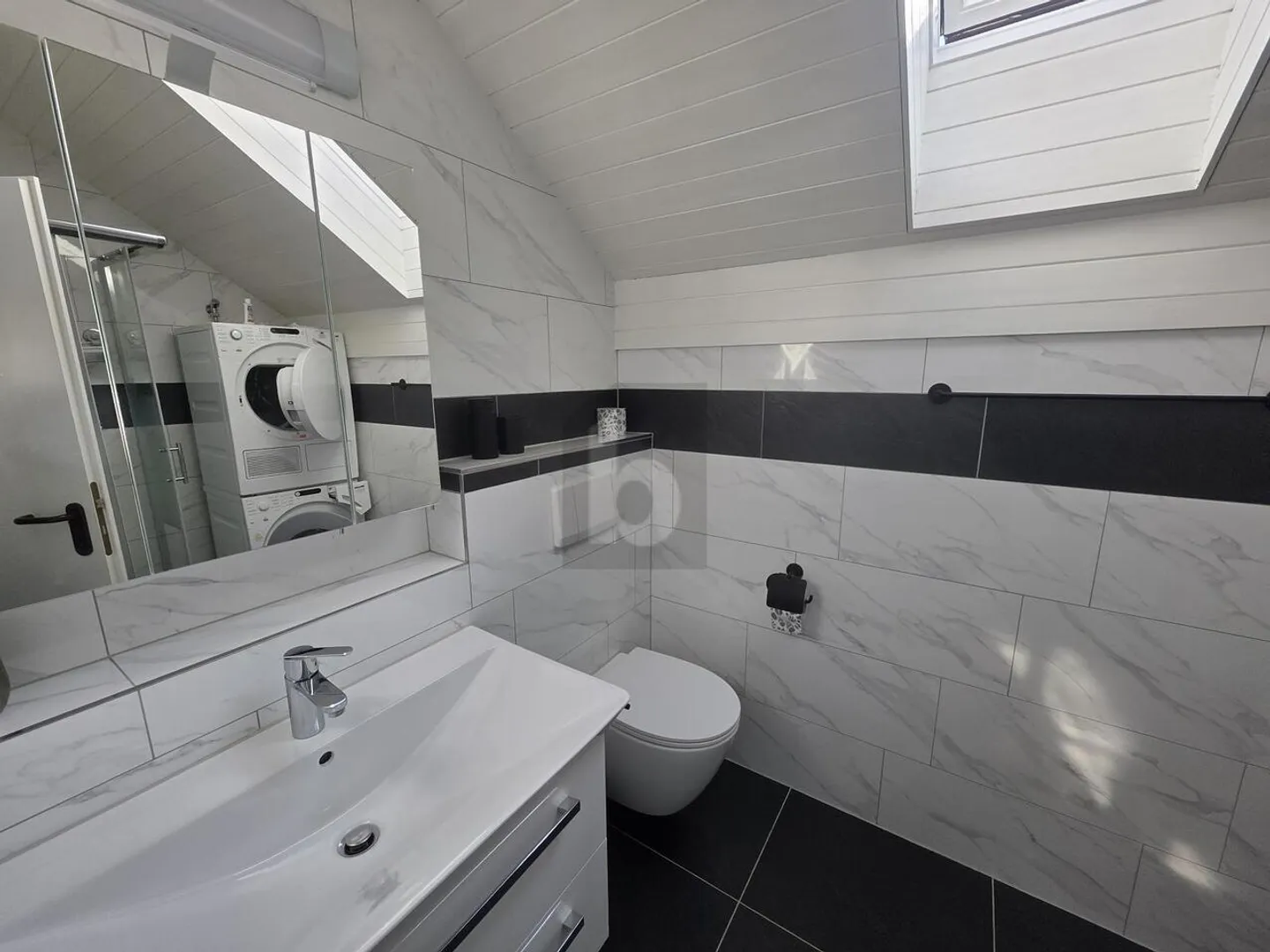 SMALL BUT FINE - Photo 5 of 6