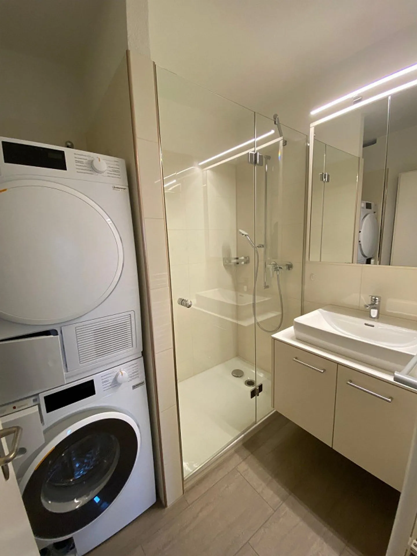 Geräumige Wohnung mit Balkon - Foto 4 von 8