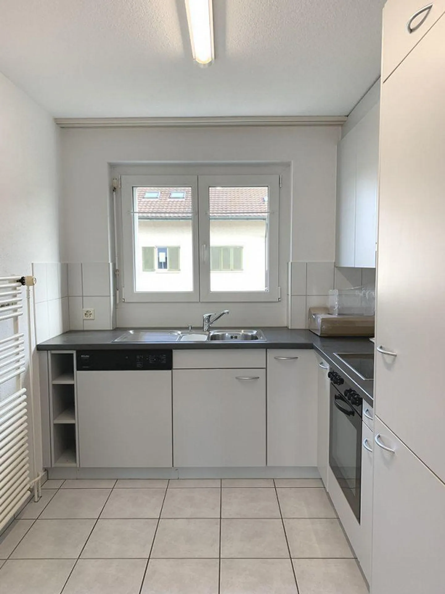 Appartamento 4 locali ben tenuto con balcone in un quartiere tranquillo di Weinfelden - Foto 2 di 13