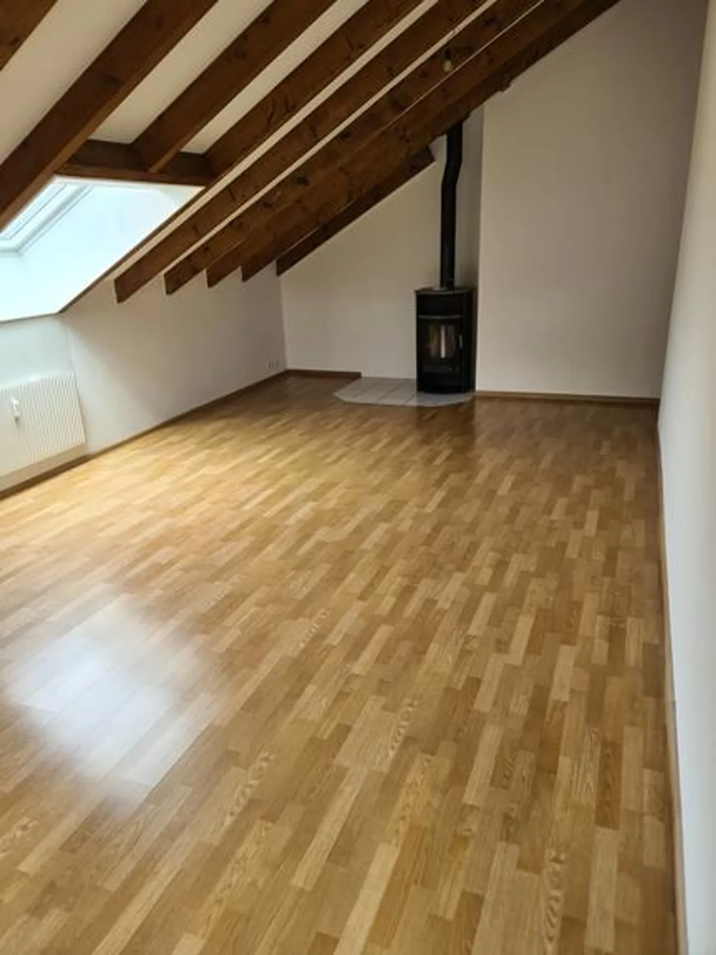 Dachwohnung mit grossem Balkon Nähe Gartenschwimmbad - Foto 10 von 13