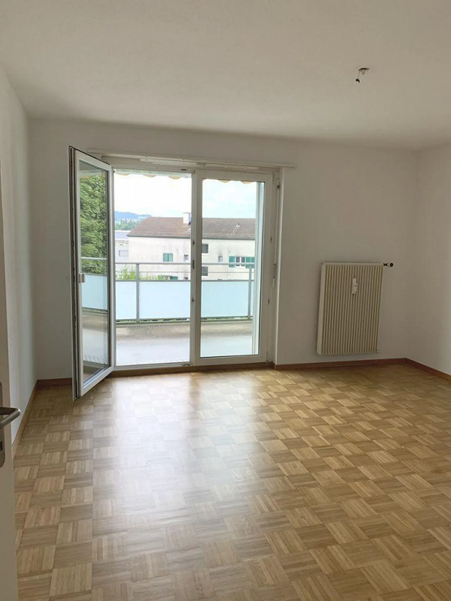 Appartamento 4 locali ben tenuto con balcone in un quartiere tranquillo di Weinfelden - Foto 3 di 13