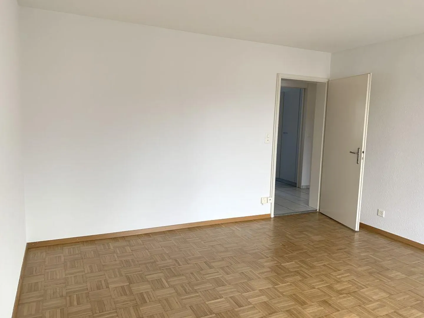 Appartamento 4 locali ben tenuto con balcone in un quartiere tranquillo di Weinfelden - Foto 4 di 13