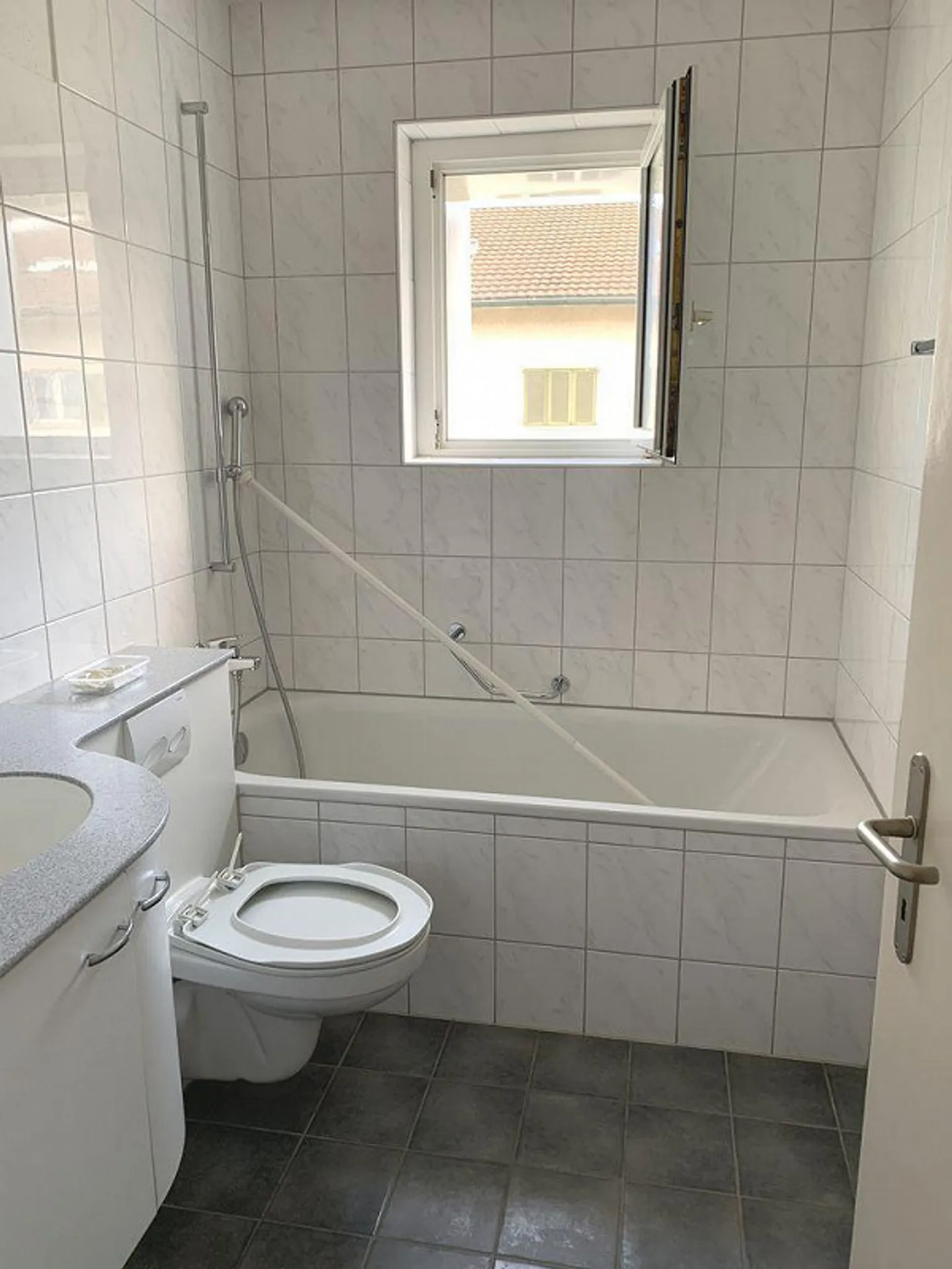 Appartamento 4 locali ben tenuto con balcone in un quartiere tranquillo di Weinfelden - Foto 9 di 13