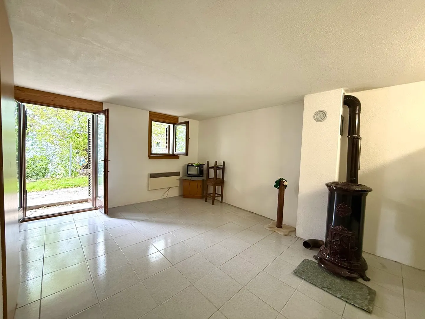 BEAUTIFUL HOUSE WITH GARDEN AND PARKING - Photo 13 of 13