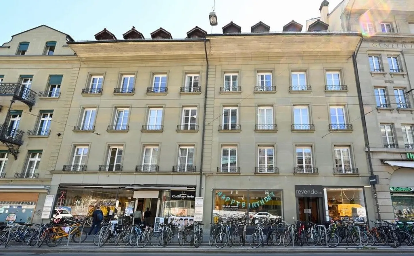 Your new premises directly at the main train station! - Photo 1 of 9