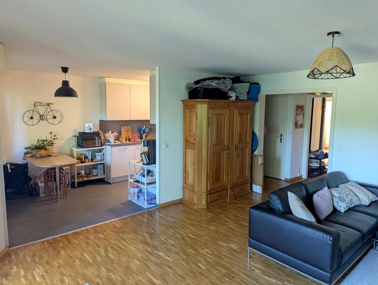 Magnificent 3.5-room apartment with balcony and garage in Bussigny - Photo 2 of 13