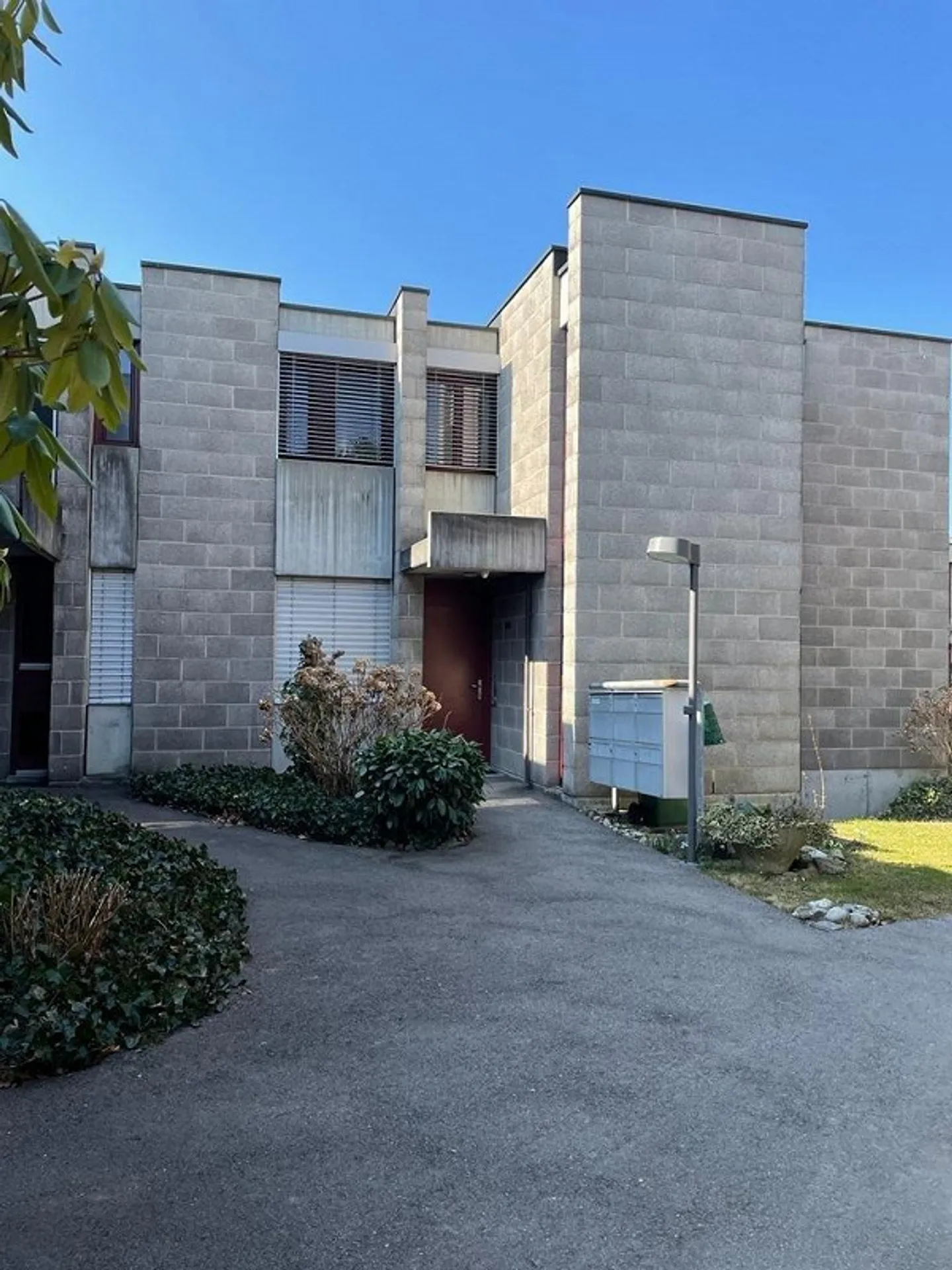 EINSTELLHALLENPLATZ IN MURI BEI BERN ZU VERMIETEN - Foto 2 von 2