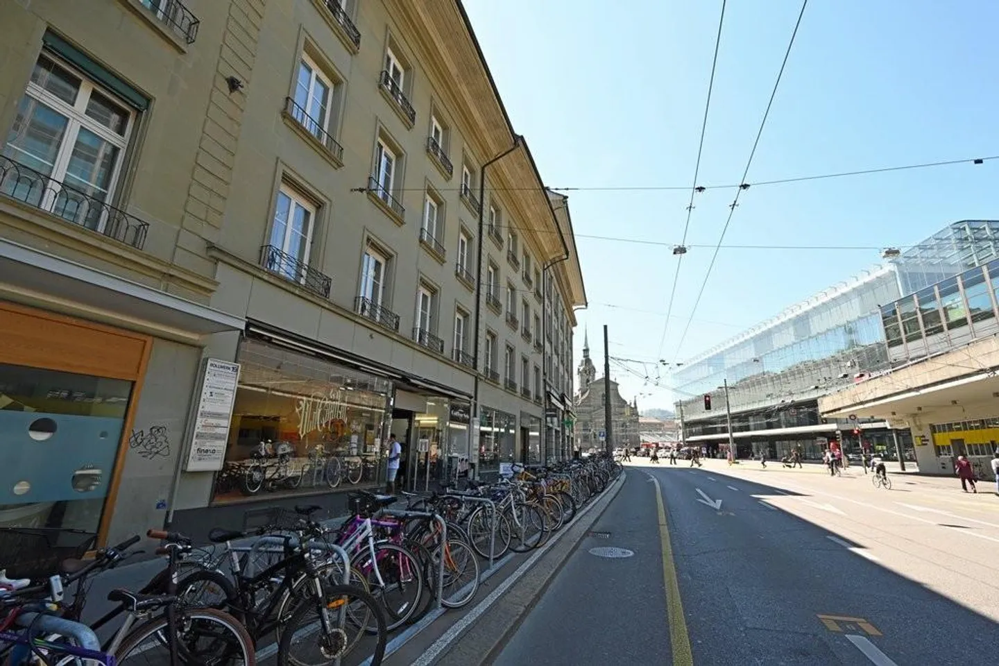 Your new premises directly at the main train station! - Photo 2 of 9