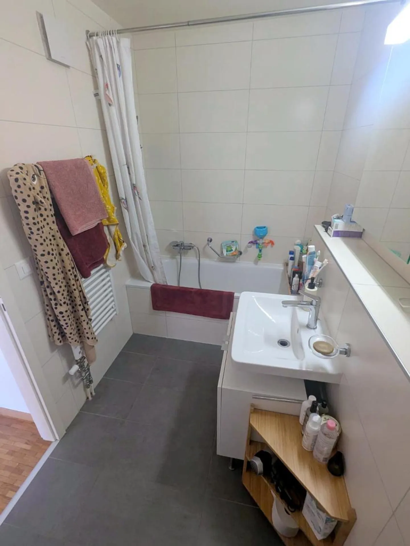 Magnificent 3.5-room apartment with balcony and garage in Bussigny - Photo 11 of 13