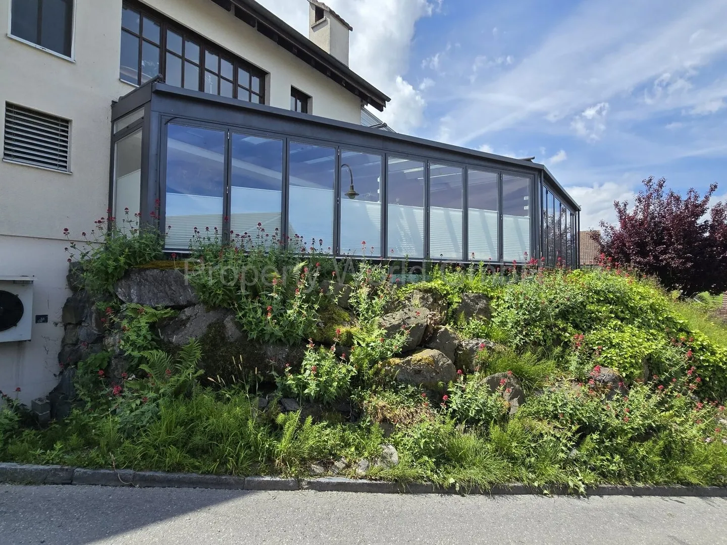 Single-family house with character and potential with an additional 444 m2 L - Photo 5 of 12