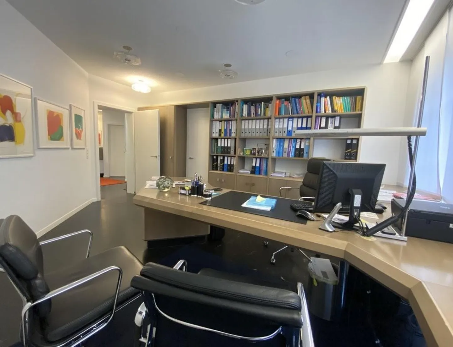 Your new premises directly at the main train station! - Photo 7 of 9