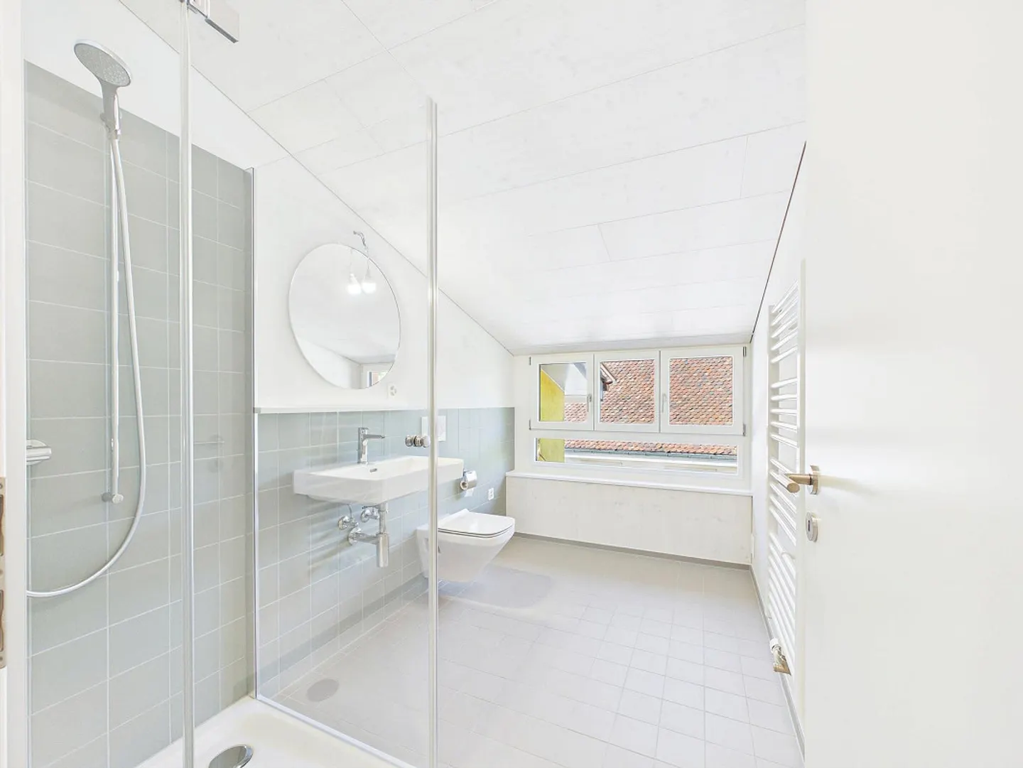 Spacious Renovated Attique - Photo 9 of 13