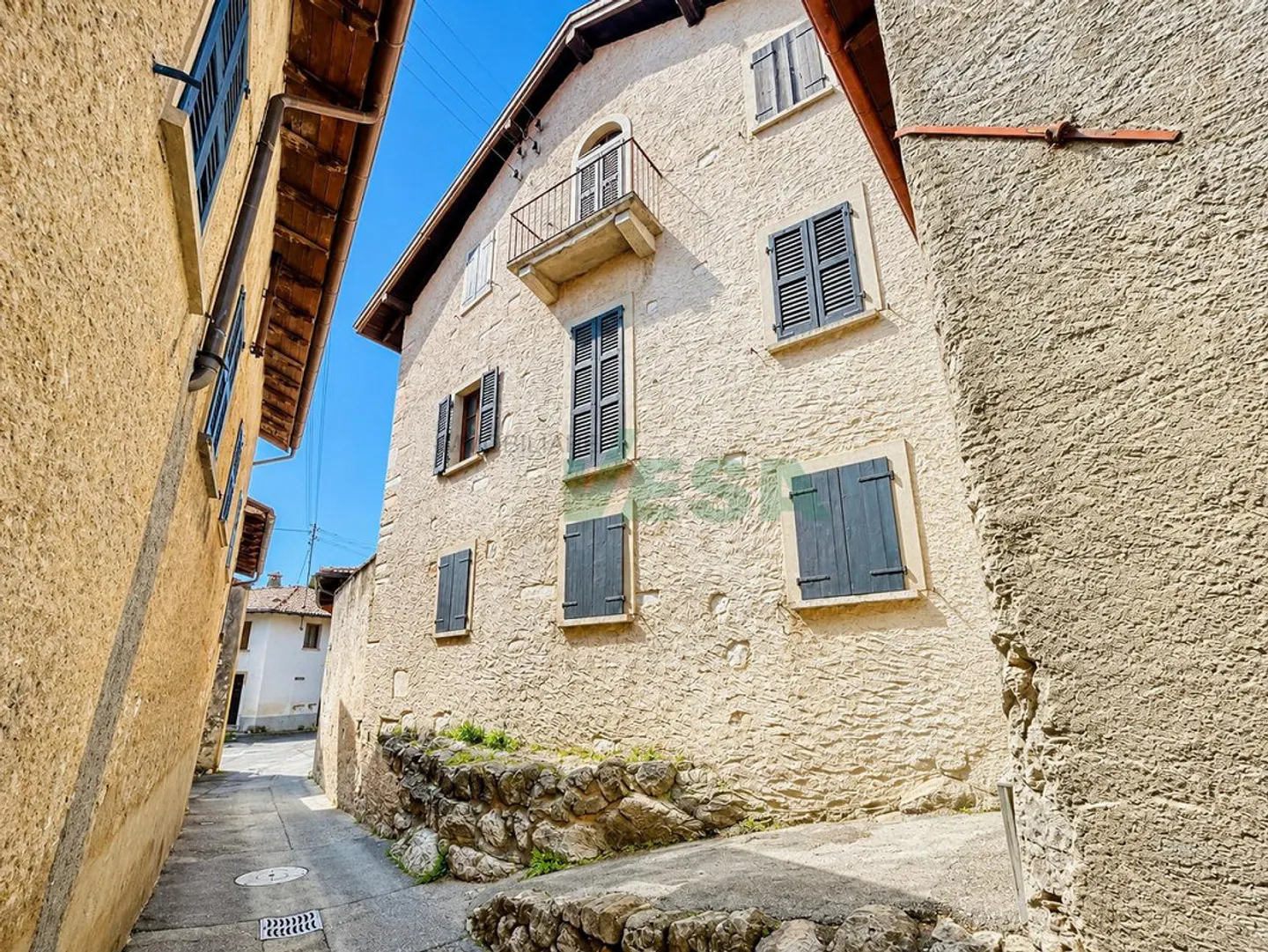 Charming spacious core house with a large and beautiful garden - Photo 3 of 15