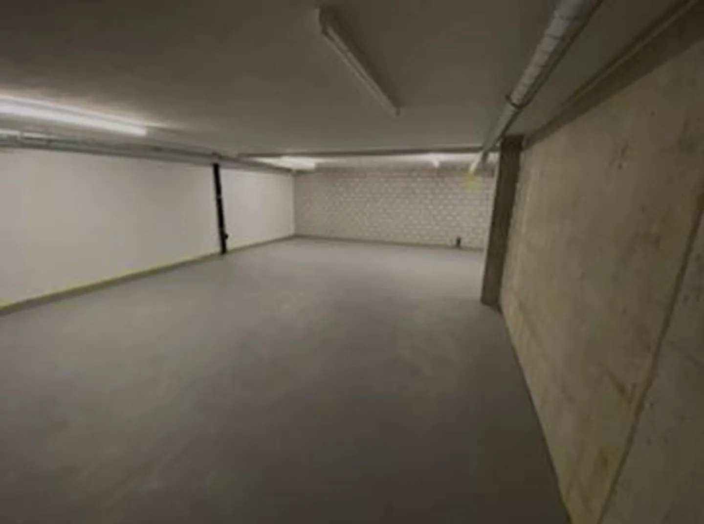 Espace de stockage pour le commerce, l'artisanat ou les archives - Photo 2 sur 3