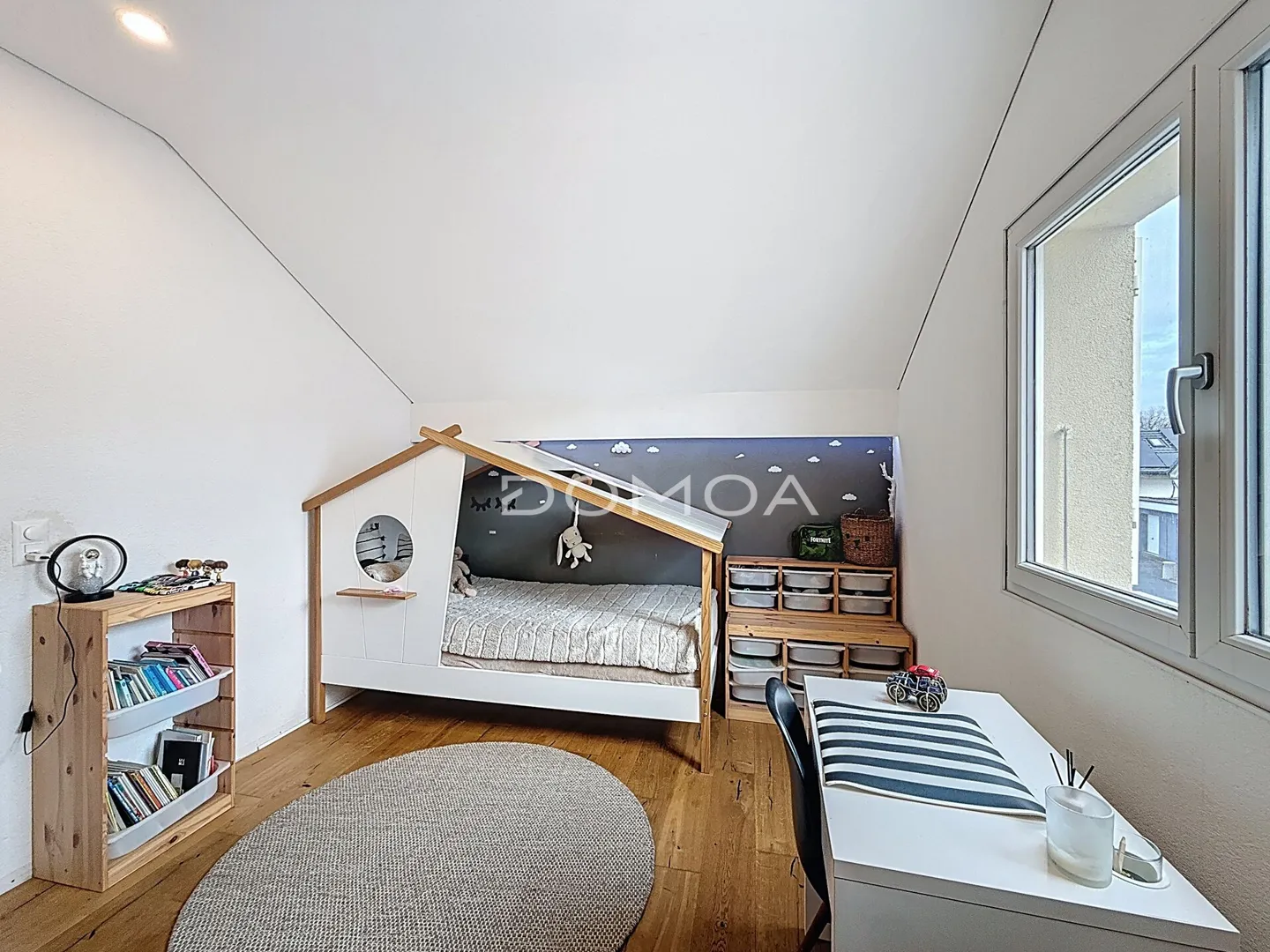 Geräumige Familienvilla mit großem Garten und 4 Zimmern - Foto 6 von 11