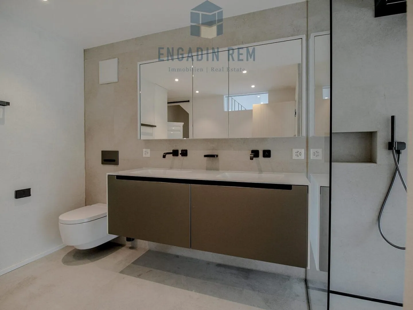 Living in the Alpine Area: 3.5-Room Apartment with Large Balcony - Photo 4 of 5